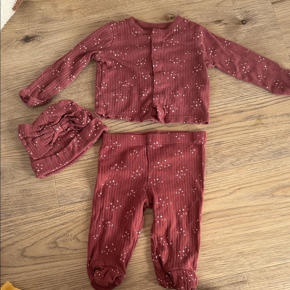 Gerber Baby Ribbed Baby Two-Piece Set with Hat - Dusty Rose White Stars & Moons